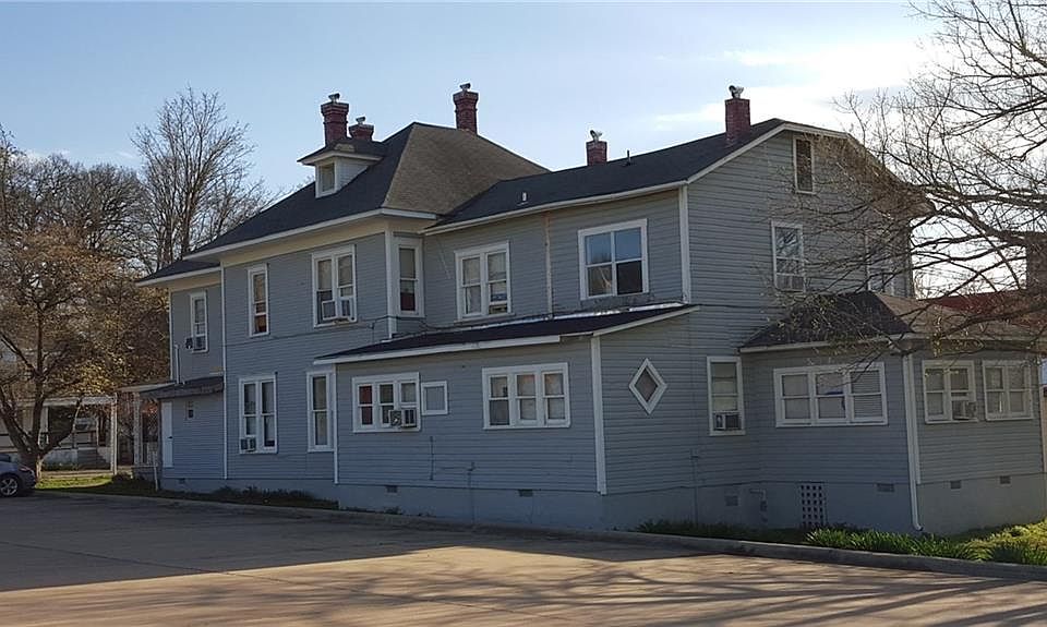 1st image of 401 E Twin Springs St