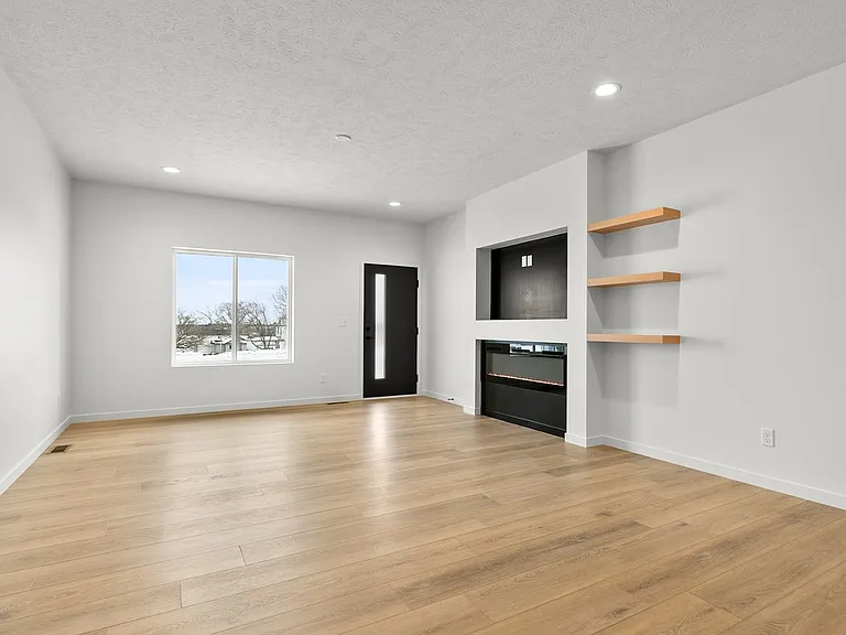 1311 SW 36th St — Photo 3