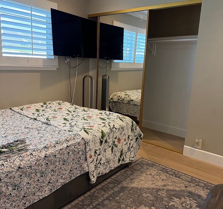 2nd image of 1078 El Camino Dr