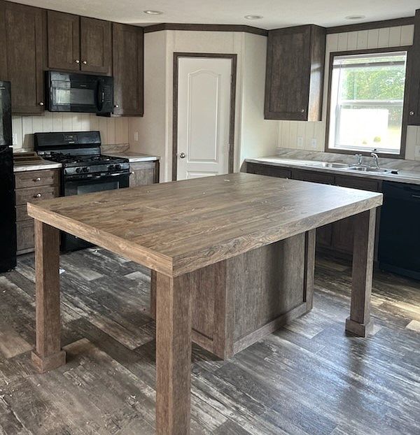 2nd image of 700 Strawberry Ln #512