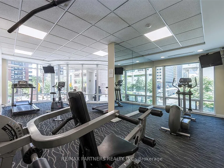 1121 Bay St #908 — Photo 11