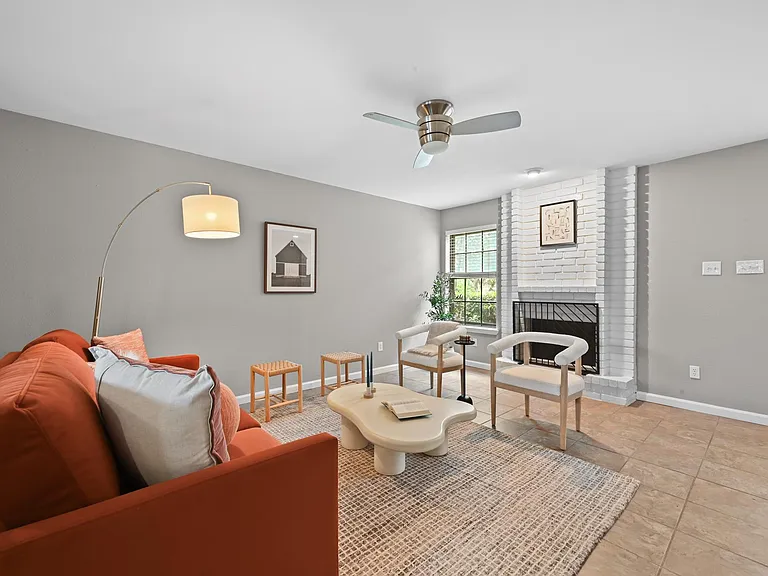 8400 Jamestown Dr #332 — Photo 6