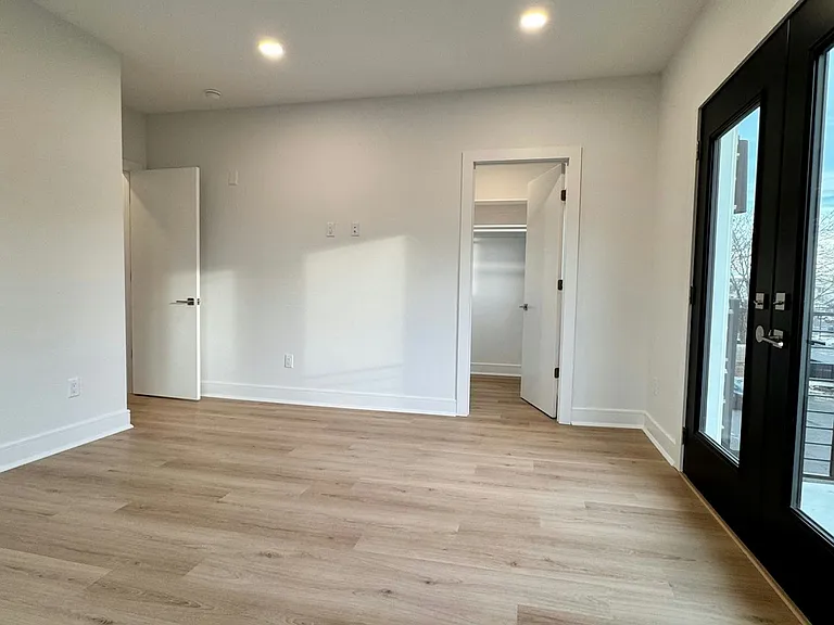 85 W High St #2R — Photo 23