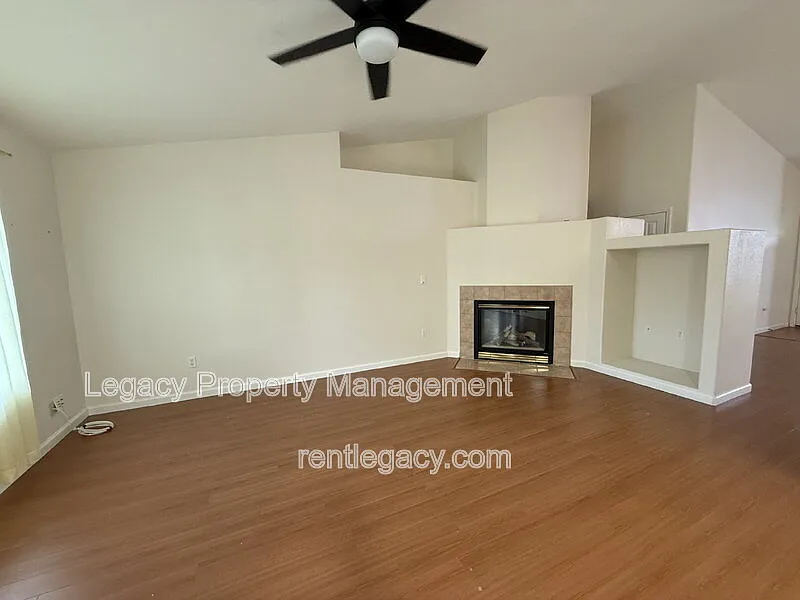 4 bed, 2.0 bath, 1715 sqft, $2,895 — Photo 4