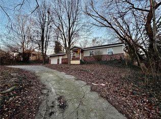 6424 S 16th St, Saint Joseph, MO 64504