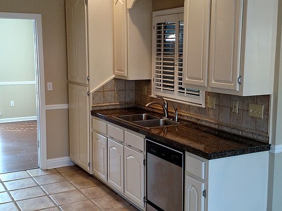 5th image of 2601 Mayfield St