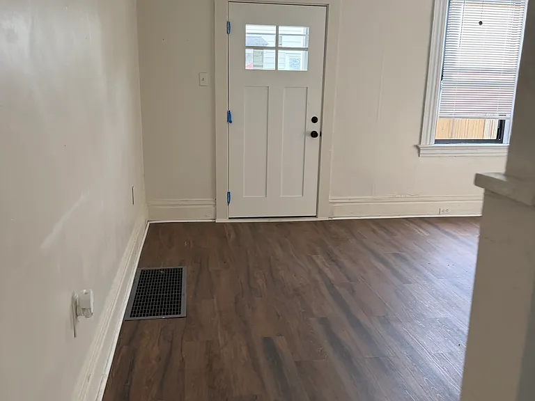 209 Rear 21 — Photo 2