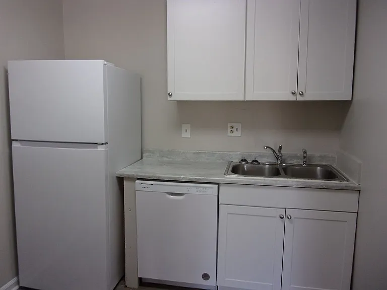 413 S Confederate Ave — Photo 5