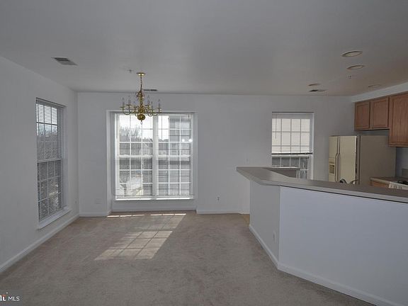 5th image of 307 Fallsgrove Dr Unit 59
