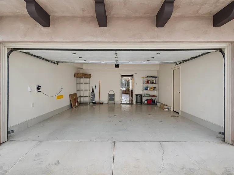 213 Coral Ave — Photo 44