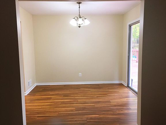 DR w Sliding Door to Deck