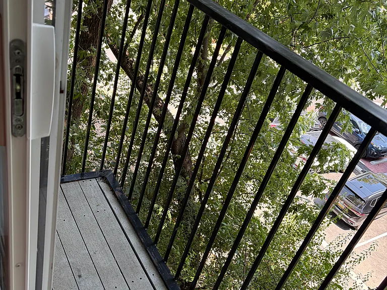 720 N Lindell Ave — Photo 15