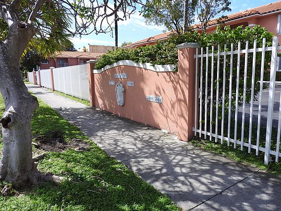 3rd image of 5810 W 18th Ln APT 201