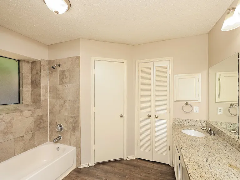 2605 Hartford Ln — Photo 12