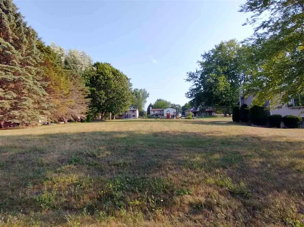 82 Delburne Dr, Davis, IL 61019