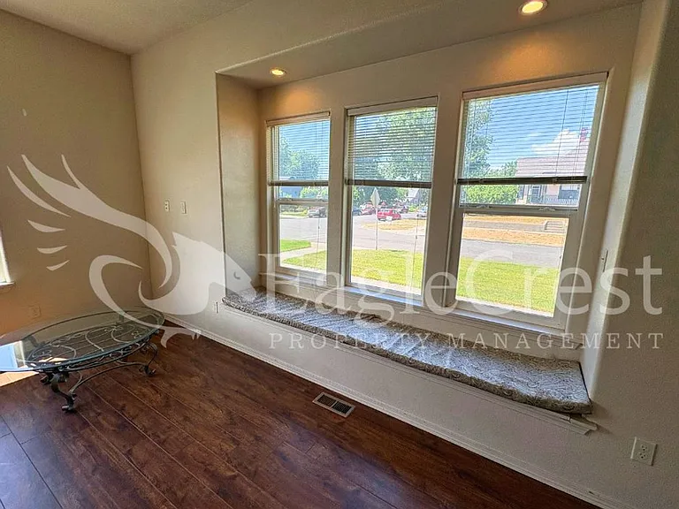 216 N Park St — Photo 16