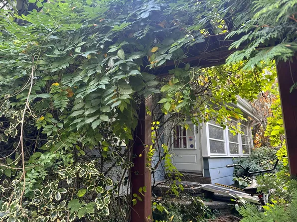 166 Locust Ave, Mountainside, NJ 07092