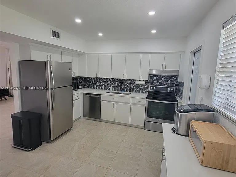 1052 SW 79th Ave — Photo 7