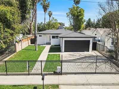 8814 Haskell Ave, North Hills, CA, 91343