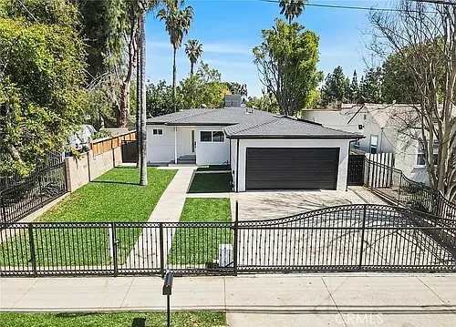8814 Haskell Ave Photo 1