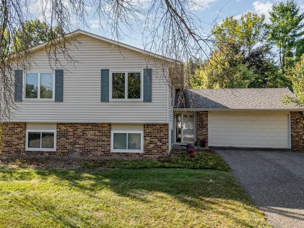 9349 Wentlock Rd, Woodbury, MN 55125