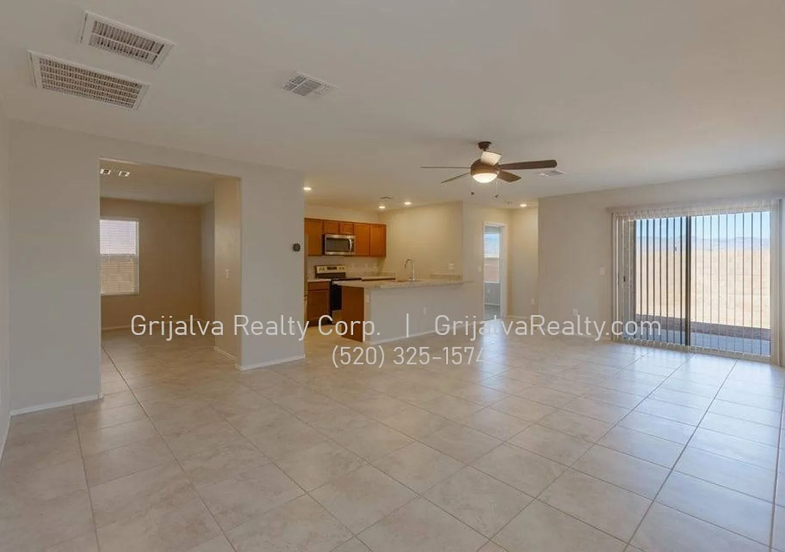 Lovely 3 Bedroom, 2 Bath Home with Den in Southeast Tucson (Irvington/Camino Seco) — Photo 2