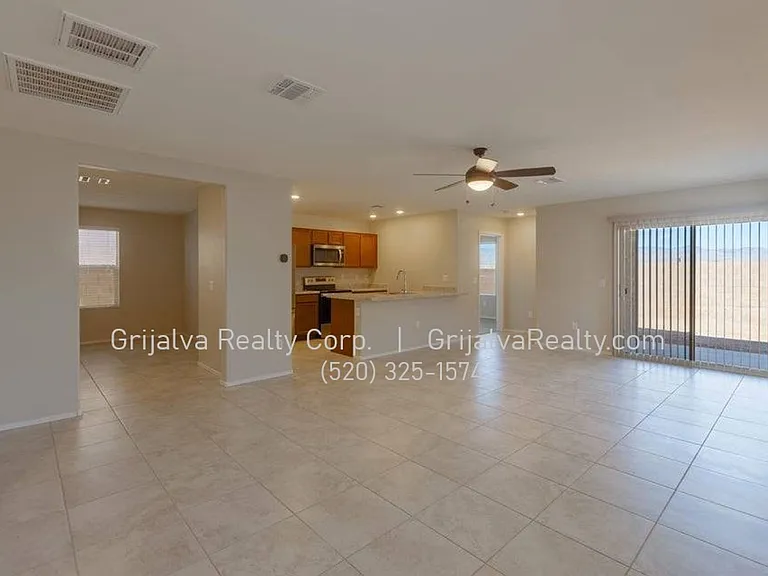8749 E Pebble Stone Ln — Photo 2