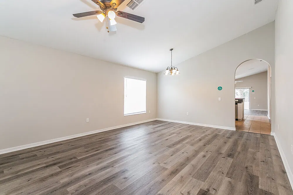 4 bed, 2.0 bath, 1941 sqft, $2,580 — Photo 3