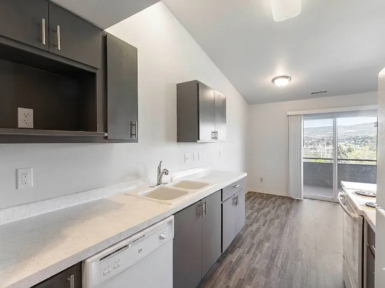 Aspen Heights Apartments — Photo 4