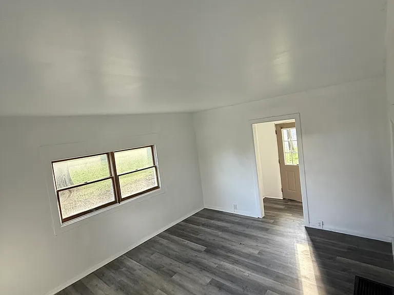 133R Sell St — Photo 4
