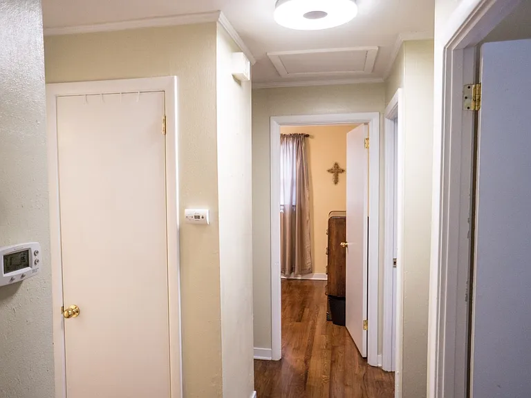 560 Lincoln St — Photo 16
