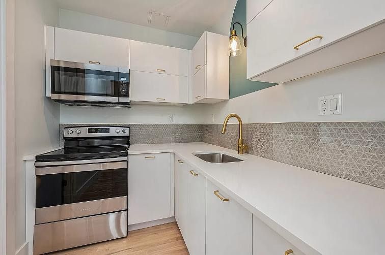 2nd image of 3013 Barker Ave #4E