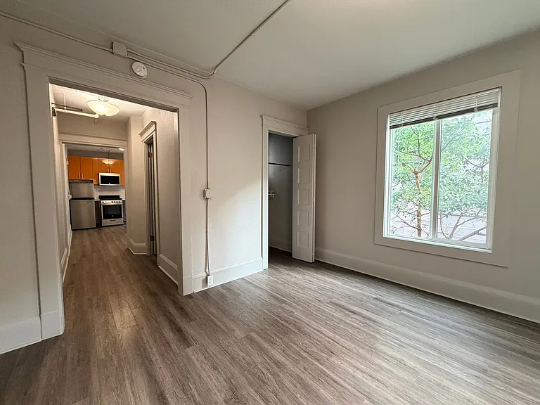 814 Columbia St — Photo 26