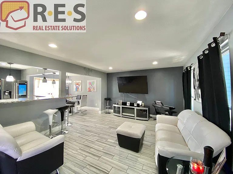 2468 S Evanston St — Photo 9