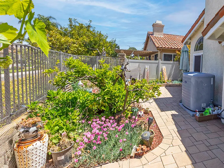 1559 Madrid Dr — Photo 16