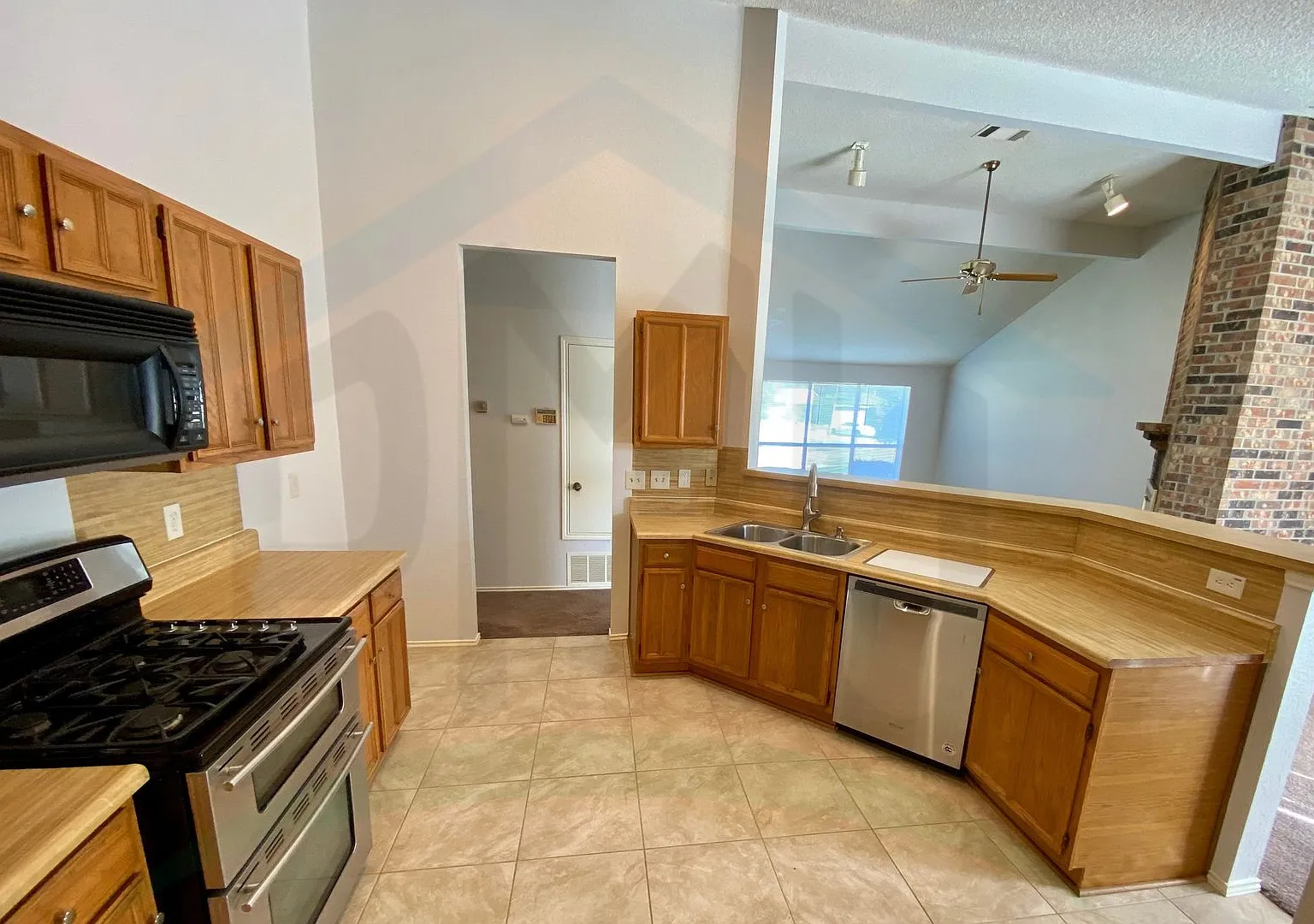 Coming Soon! Very Spacious 2 Bedroom, 2 Bathroom In Great Location Mesquite — Photo 3