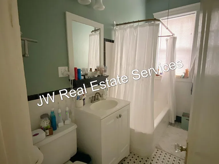 70 Strathmore Rd #B — Photo 4