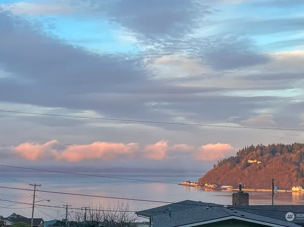 8233 Whidbey Drive, Clinton, WA 98236