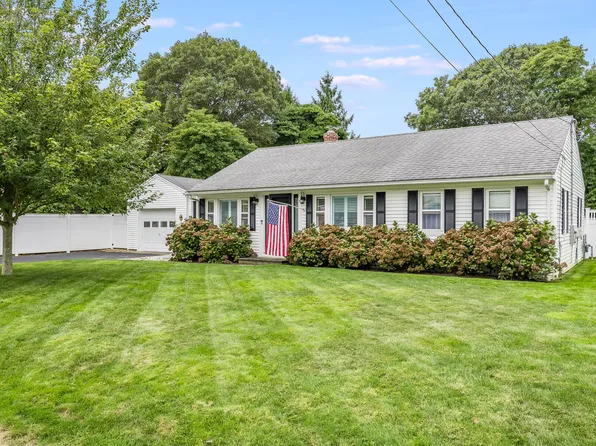 16 Hudson Street, Falmouth, MA 02540