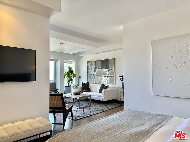 999 N Doheny Dr #1207 — Photo 3
