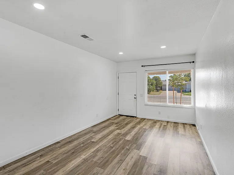 9681 Lake Natoma Dr — Photo 11
