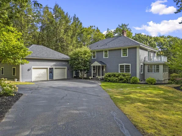 8 Fox Run Road, Falmouth, ME 04105