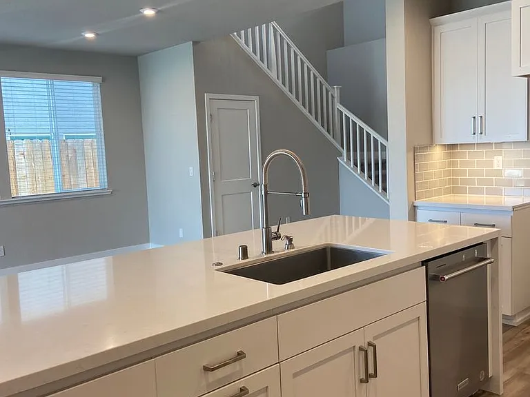 1466 Seneca Cir — Photo 6