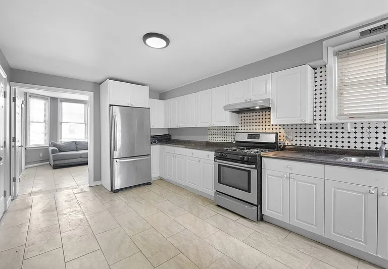 6113 Washington St #3 — Photo 1