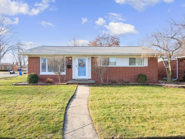 29715 Newport Dr, Warren, MI 48088