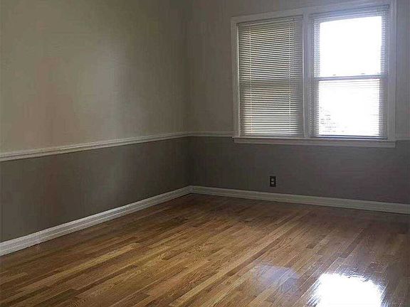 3rd image of 152 Lawrence St