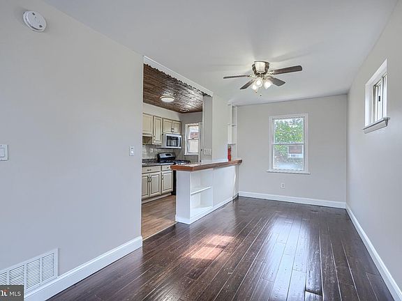 5th image of 927 Elton Ave