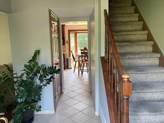 3rd image of 20 Averstone Ct