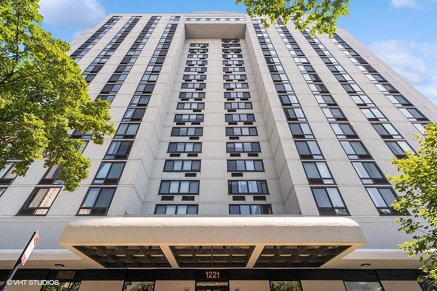 1st image of 1221 N Dearborn Pkwy #1011S
