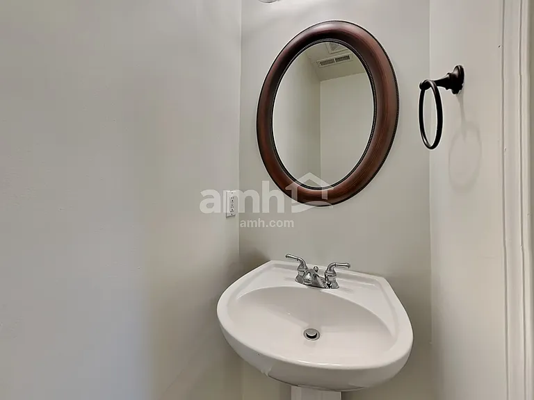 316 Windsong Dr — Photo 10